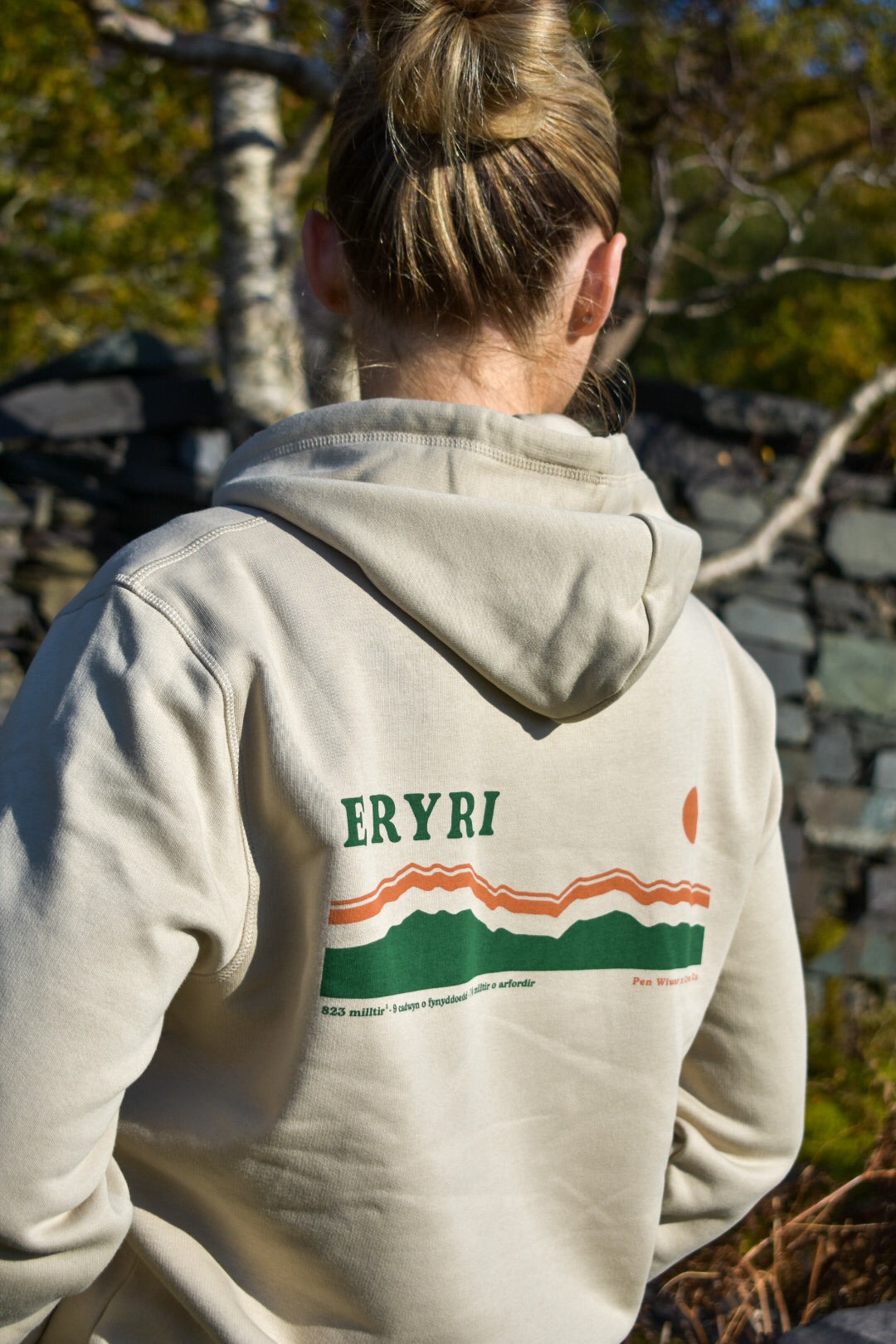 Hwdi Eryri mewn 'Sunrise Dust'