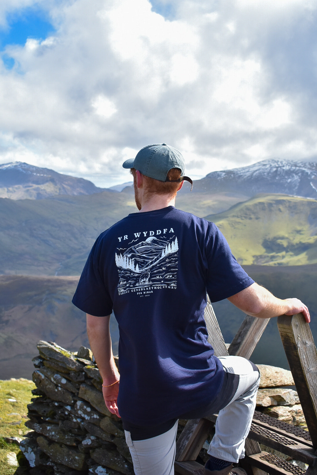 Yr Wyddfa Relaxed Fit Tee in Navy