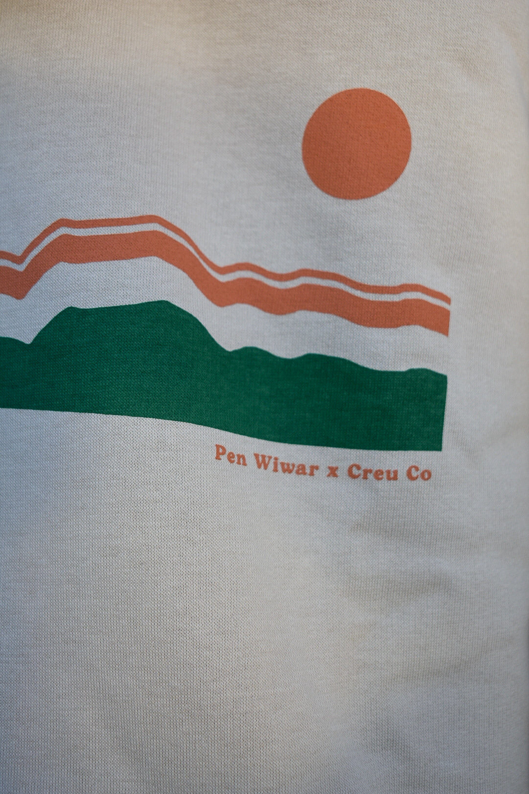 Hwdi Eryri mewn 'Sunrise Dust'