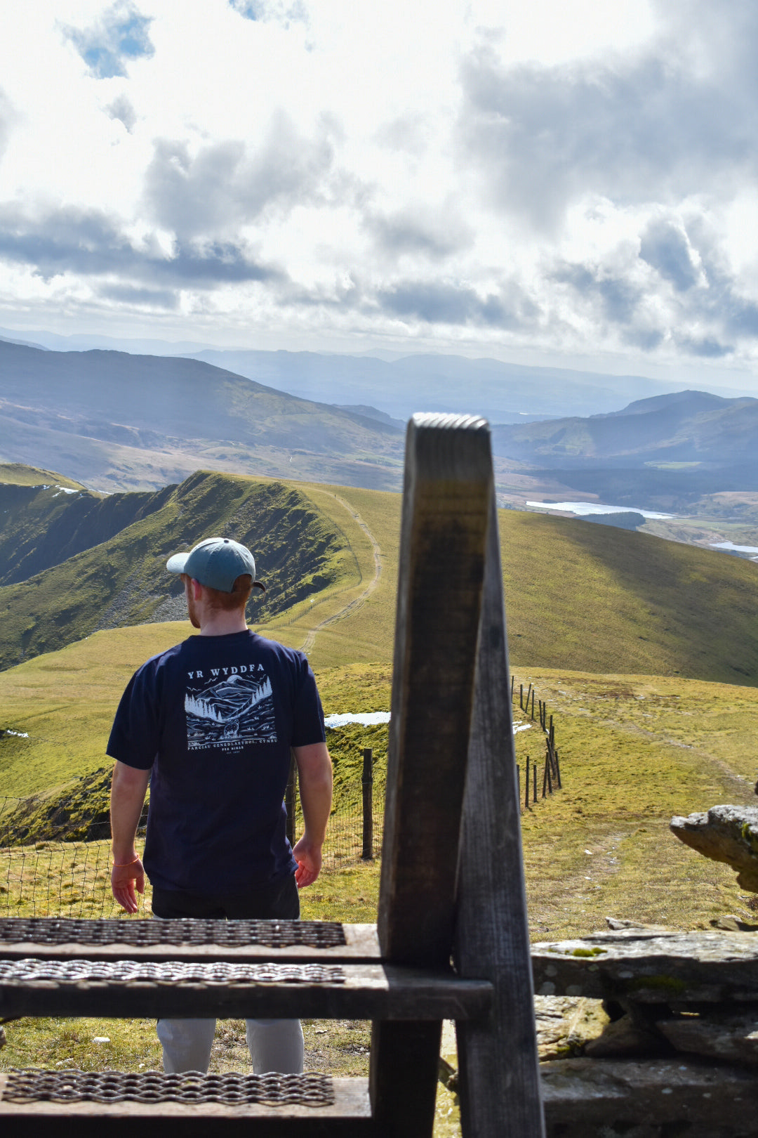 Yr Wyddfa Relaxed Fit Tee in Navy