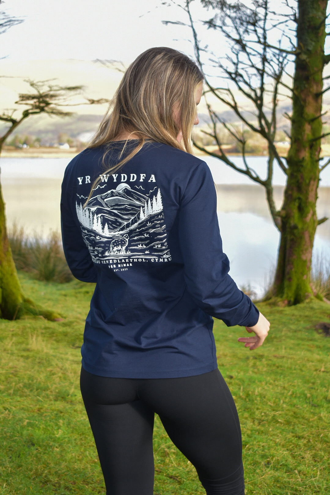 Yr Wyddfa Long Sleeve T-Shirt in Navy