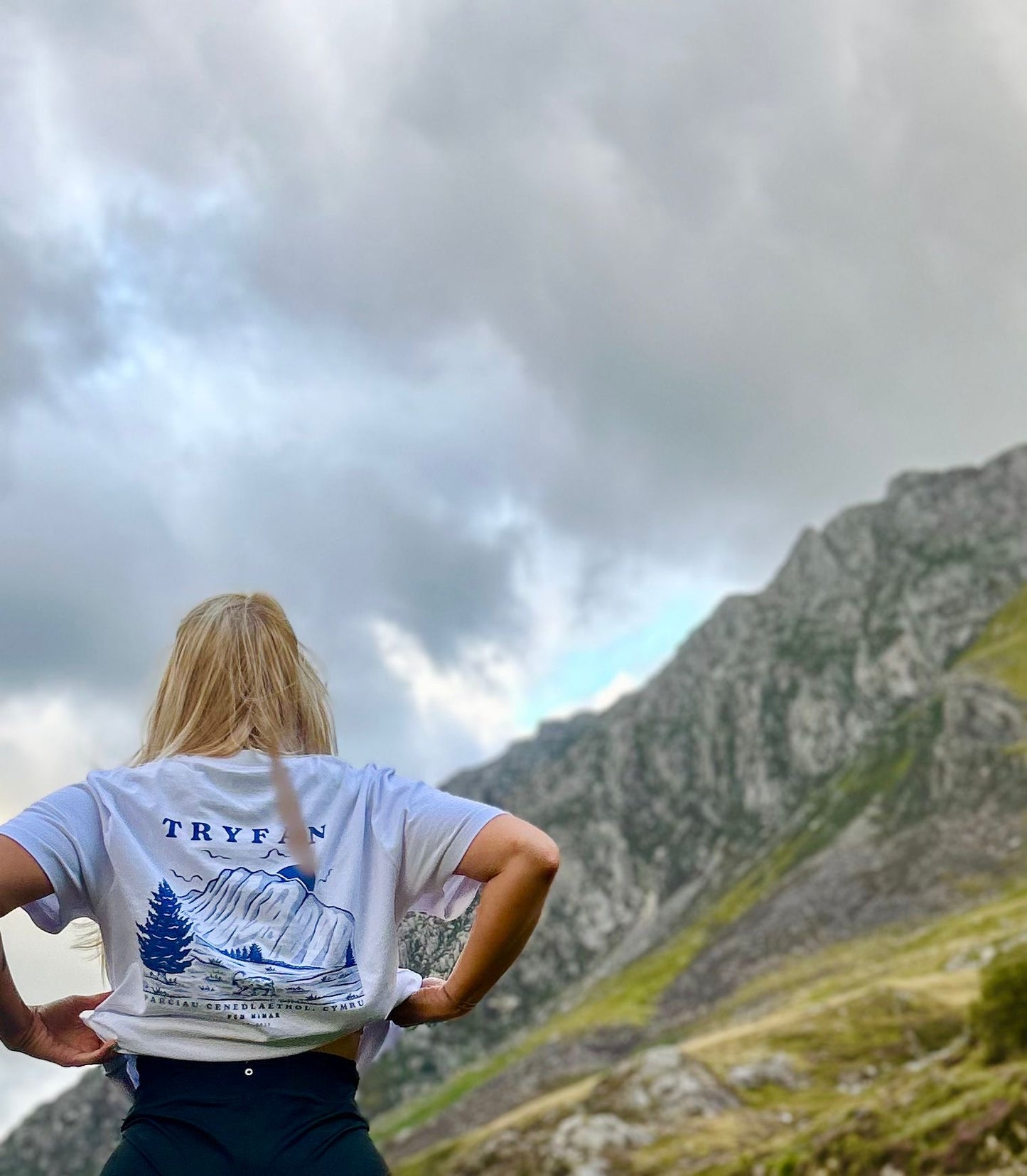 Crys-T Tryfan mewn Gwyn