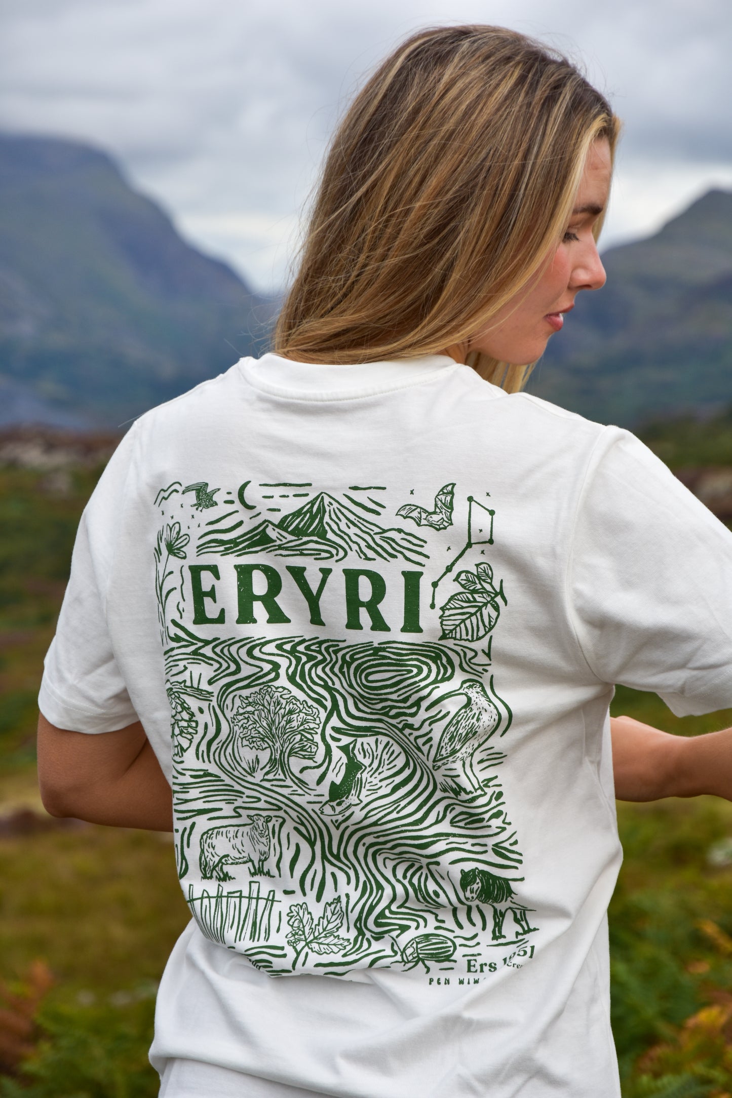 Eryri Collab 75 T-shirt in Off-White