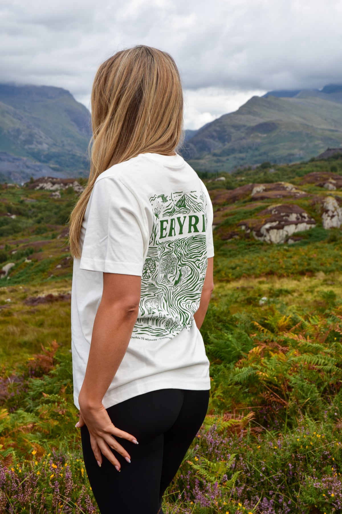 Eryri Collab 75 T-shirt in Off-White