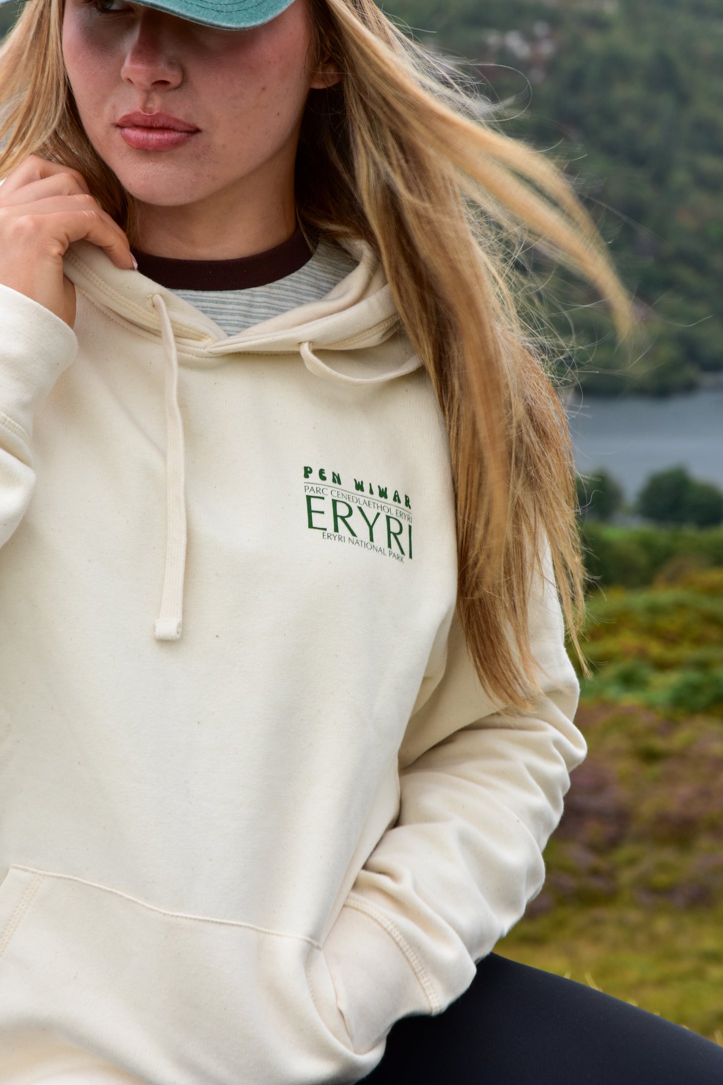 Eryri Collab 75 Hoodie in off-white