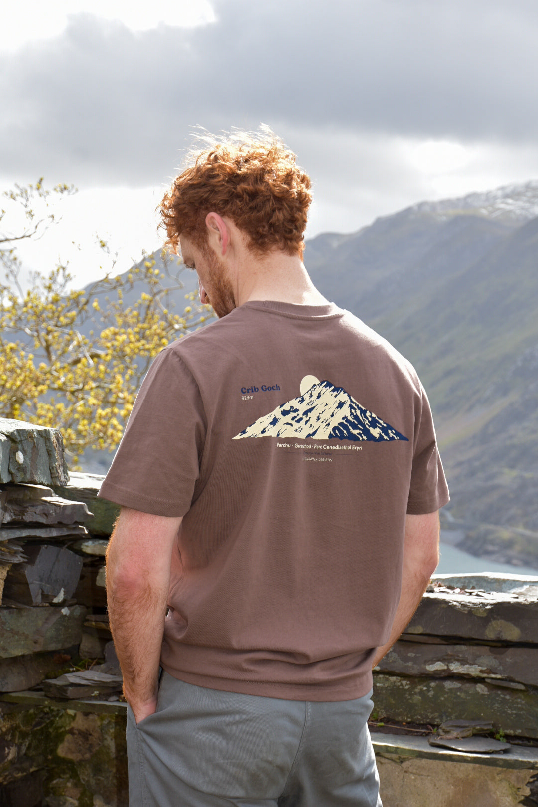 Crib Goch Relaxed Fit T-shirt in Mocha Brown