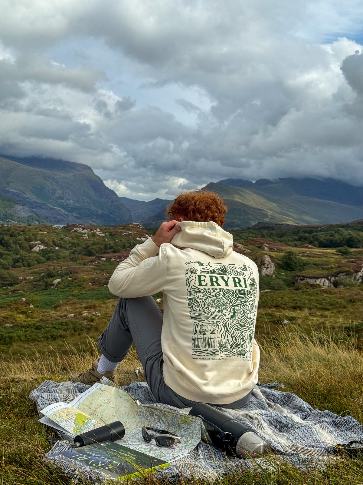 Eryri Collab 75 Hoodie in off-white
